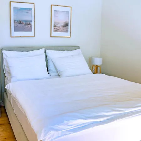 Kapitaenshaus Friedrich Franz - Premium Apartments 200 Meter Vom Strand Und Alten Strom Rostock Room photo