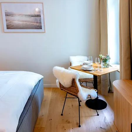Kapitaenshaus Friedrich Franz - Premium Apartments 200 Meter Vom Strand Und Alten Strom Rostock Room photo