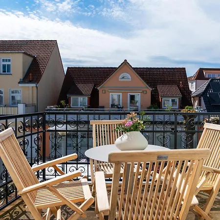 Kapitaenshaus Friedrich Franz - Premium Apartments 200 Meter Vom Strand Und Alten Strom Rostock Room photo